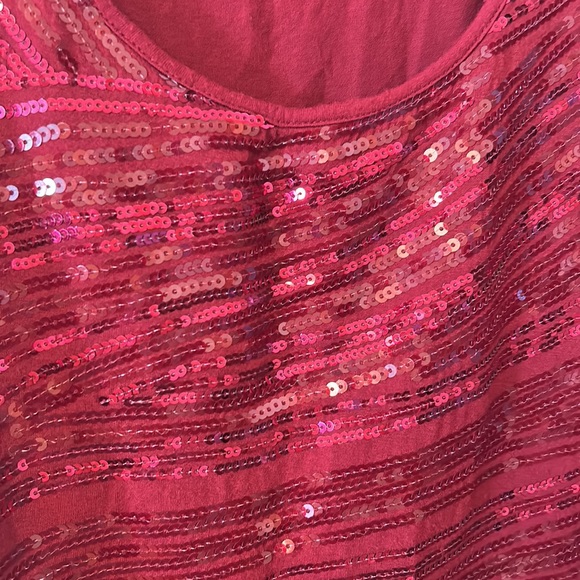 Red sequinned sleeveless top - Picture 2 of 3